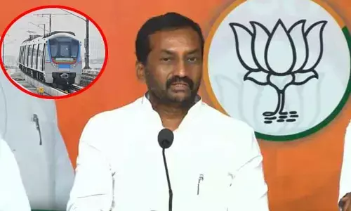 మెట్రో ఎండీ ఎన్వీఎస్ రెడ్డితో ఎంపీ రఘునందన్ రావు భేటీ