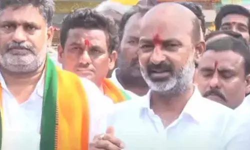 కేంద్ర మంత్రి హోదాలో  సొంత గడ్డపై బండి సంజయ్ పవర్ ఫుల్ స్పీచ్
