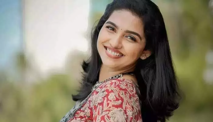 అప్పుడే ఆ పని చేయడానికి రెడీ అయిపోయిన ప్రేమలు బ్యూటీ.. ఫ్యాన్స్లో అసహనం అప్పుడే ఆ పని చేయడానికి రెడీ అయిపోయిన ప్రేమలు బ్యూటీ.. ఫ్యాన్స్లో అసహనం