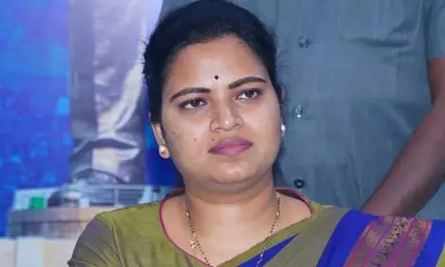 మాజీ మంత్రి రజిని రూ. 10 కోట్లు కాజేసినట్లు ఫిర్యాదు