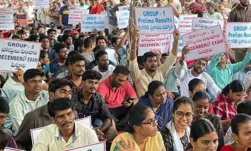 గ్రూప్-2, 3 పోస్టులు పెంచాల్సిందే.. ఇందిరా పార్క్ వ‌ద్ద నిరుద్యోగుల మ‌హా ధ‌ర్నా