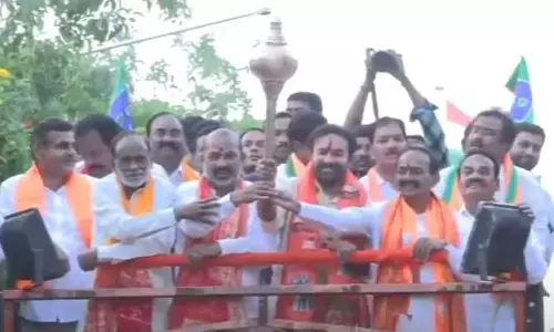 సెల్యూట్ తెలంగాణ.. బేగంపేటలో కిషన్ రెడ్డి, బండి సంజయ్ లకు ఘన స్వాగతం
