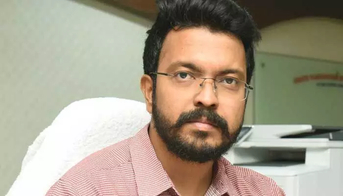 AP News: ఎంవీవీ సేవలోనే జీవీఎంసీ కమిషనర్.. AP News: ఎంవీవీ సేవలోనే జీవీఎంసీ కమిషనర్..