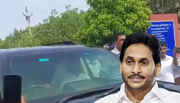 AP Politics: మాజీ సీఎం జగన్కు చేదు అనుభవం.. మావయ్యా అంటూ మాస్ ర్యాగింగ్ AP Politics: మాజీ సీఎం జగన్కు చేదు అనుభవం.. మావయ్యా అంటూ మాస్ ర్యాగింగ్