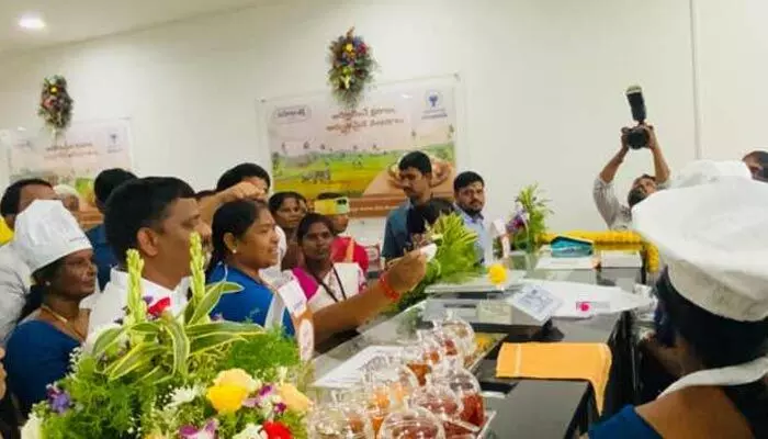 సచివాలయంలో మహిళా శక్తి క్యాంటీన్లు ప్రారంభం.. 20 రోజుల్లో జిల్లా ఆస్పత్రుల్లో సైతం సచివాలయంలో మహిళా శక్తి క్యాంటీన్లు ప్రారంభం.. 20 రోజుల్లో జిల్లా ఆస్పత్రుల్లో సైతం