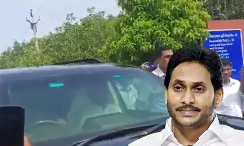 AP Politics: మాజీ సీఎం జగన్‌కు చేదు అనుభవం.. మావయ్యా అంటూ మాస్ ర్యాగింగ్