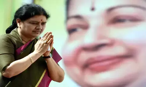 చిన్నమ్మ రీఎంట్రీ వ్యూహం ఎవరిది..?