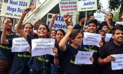 ఈవీఎంలపైనే మాట్లాడతారా.. నీట్‌పై మాట్లాడరా..?
