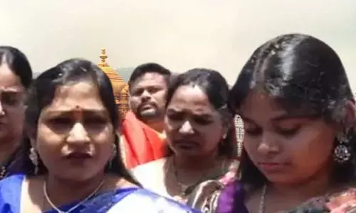 Tirumala: శ్రీవారి సేవలో హోం మినిస్టర్ వంగలపూడి అనిత..