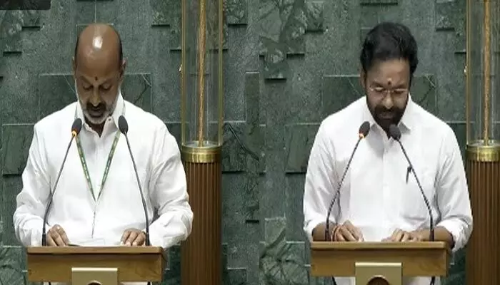 లోక్ సభలో తెలుగు ఎంపీల ప్రమాణస్వీకారం.. తెలుగులో ప్రమాణం చేసిన కిషన్ రెడ్డి, బండి లోక్ సభలో తెలుగు ఎంపీల ప్రమాణస్వీకారం.. తెలుగులో ప్రమాణం చేసిన కిషన్ రెడ్డి, బండి