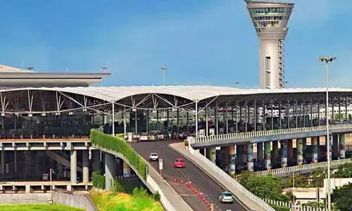 Shamshabad Airport : శంషాబాద్ ఎయిర్‌పోర్టులో నాలుగు విమానాల అత్యవసర ల్యాండింగ్.. కారణం ఇదేనా!