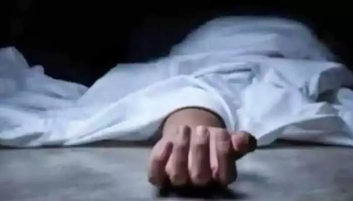 Atrocious: కరీంనగర్లో విషాధం.. యువతి ప్రాణం తీసిన ఇంటర్ ఫలితాలు.. Atrocious: కరీంనగర్లో విషాధం.. యువతి ప్రాణం తీసిన ఇంటర్ ఫలితాలు..