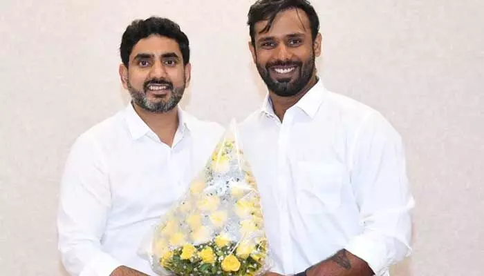 Nara Lokesh: భారత క్రికెటర్ను కలవడం ఆనందంగా ఉంది.. మంత్రి నారా లోకేష్ Nara Lokesh: భారత క్రికెటర్ను కలవడం ఆనందంగా ఉంది.. మంత్రి నారా లోకేష్