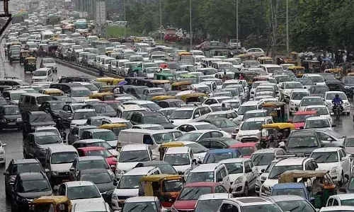 Traffic jam: మియాపూర్‌లో 4 కిలోమీటర్ల మేర ట్రాఫిక్‌ను నిలిపివేసిన ఆర్టీసీ బస్సు