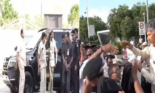 AP Politics: నడిరోడ్డుపై ఏపీ సీఎం నారా చంద్రబాబు..