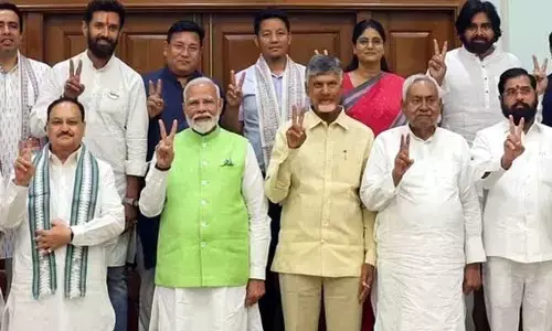 సంకీర్ణ పాలన కత్తి మీది సామే!