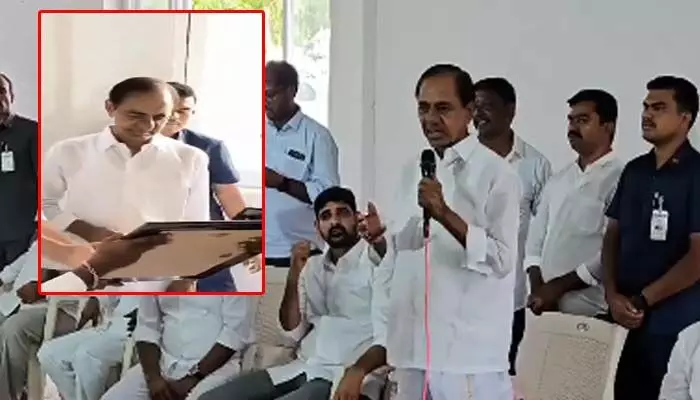 నాకు సీఎం పదవి పెద్ద విషయం కాదు.. ఎమ్మెల్యేల వలసల వేళ కేసీఆర్ కీలక వ్యాఖ్యలు నాకు సీఎం పదవి పెద్ద విషయం కాదు.. ఎమ్మెల్యేల వలసల వేళ కేసీఆర్ కీలక వ్యాఖ్యలు