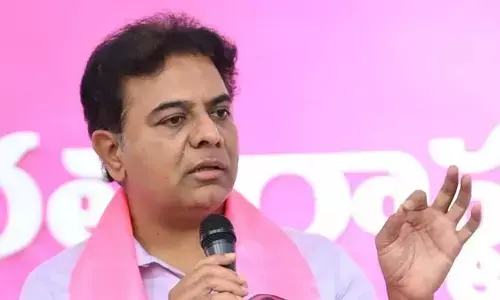 నిరుద్యోగుల పక్షాన బీఆర్ఎస్ ప్రత్యక్ష పోరాటం: కేటీఆర్