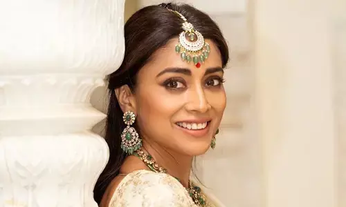 Shriya Saran looks beautiful as ever in a saree