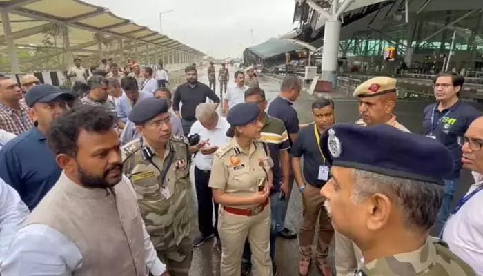ఢిల్లీ ఎయిర్పోర్టు ఘటనలో ఒకరు మృతి.. స్పందించిన కేంద్ర మంత్రి రామ్మోహన్ నాయుడు.. ఢిల్లీ ఎయిర్పోర్టు ఘటనలో ఒకరు మృతి.. స్పందించిన కేంద్ర మంత్రి రామ్మోహన్ నాయుడు..