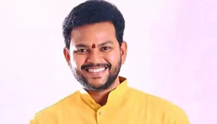 Ram Mohan Naidu: రాజకీయం అంటే తెలియని వ్యక్తి.. 36 ఏళ్లకే కేంద్రమంత్రి ఎలా అయ్యారు..? Ram Mohan Naidu: రాజకీయం అంటే తెలియని వ్యక్తి.. 36 ఏళ్లకే కేంద్రమంత్రి ఎలా అయ్యారు..?