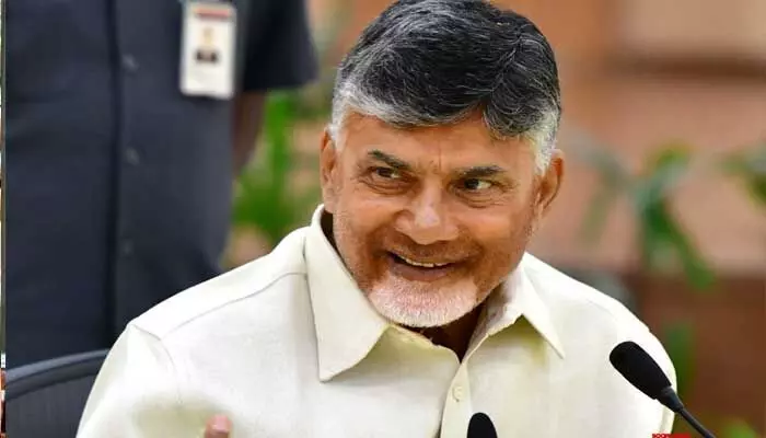 రేపు రాత్రి ఢిల్లీకి చేరుకోనున్న సీఎం చంద్రబాబు..కారణం ఏంటంటే? రేపు రాత్రి ఢిల్లీకి చేరుకోనున్న సీఎం చంద్రబాబు..కారణం ఏంటంటే?