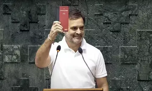 రాహుల్ చేతిలో రాజ్యాంగం..!