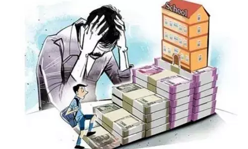 ఫీజుల దోపిడీని అరికట్టాలి!