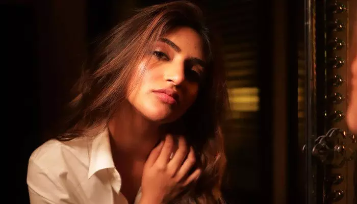 నేను పెయింటర్ని కాదంటున్న హీరోయిన్.. అవకాశాలు లేక ఇలాంటి పనులు చేస్తున్నవంటూ నెటిజన్లు ట్రోల్స్! నేను పెయింటర్ని కాదంటున్న హీరోయిన్.. అవకాశాలు లేక ఇలాంటి పనులు చేస్తున్నవంటూ నెటిజన్లు ట్రోల్స్!