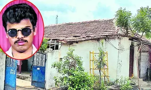 Telangana: ఏళ్ల తరబడి ఎదురుచూపులతో.. అలసి నేలకొరిగిన వృద్ధ దంపతులు