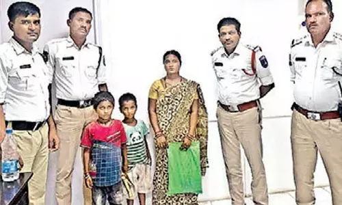 Telangana: ఆడుకుంటూ రైలెక్కిన చిన్నారులు.. చివరికి ఏం జరిగిందంటే..?