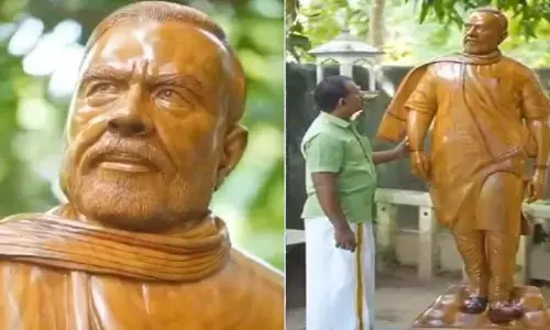 రాజసం ఉట్టిపడేలా టేకు చెక్కతో మోడీ విగ్రహం.. కేరళ కళాకారుడి అద్భుతం