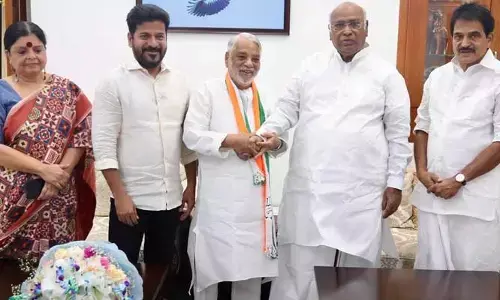 కాంగ్రెస్‌లో చేరిన కేకే.. రాజ్యసభ సభ్యత్వానికి రాజీనామా!