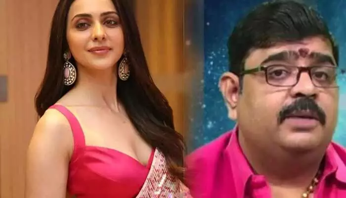 వేణు స్వామి చెప్పిందే నిజమయ్యిందా.. పెళ్లి తర్వాత తన భర్త వలన సమస్యల్లో రకుల్! వేణు స్వామి చెప్పిందే నిజమయ్యిందా.. పెళ్లి తర్వాత తన భర్త వలన సమస్యల్లో రకుల్!