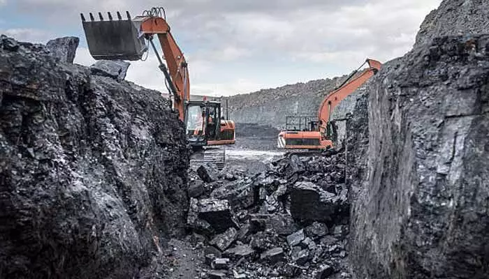 Coal: డిమాండ్ మేరకు 6 శాతం పెరిగిన బొగ్గు దిగుమతులు Coal: డిమాండ్ మేరకు 6 శాతం పెరిగిన బొగ్గు దిగుమతులు