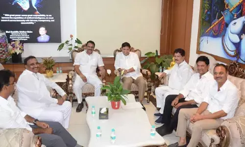 BIG NEWS: మంత్రి శ్రీధర్ బాబుతో బీఆర్ఎస్ ఎమ్మెల్యేలు భేటీ.. పార్టీ మారుతారనే ప్రచారం?