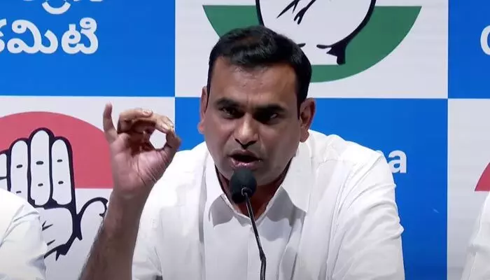 మీ నాయకులు పోతుంటే ఢిల్లీలో ఏం చేస్తున్నావ్ కేటీఆర్!.. ఎంపీ చామల కిరణ్ కుమార్ రెడ్డి ఫైర్ మీ నాయకులు పోతుంటే ఢిల్లీలో ఏం చేస్తున్నావ్ కేటీఆర్!.. ఎంపీ చామల కిరణ్ కుమార్ రెడ్డి ఫైర్