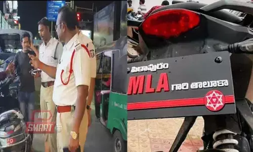 ‘పిఠాపురం ఎమ్మెల్యే తాలూకా’ నంబర్ ప్లేట్ తొలగించి..స్ట్రాంగ్ వార్నింగ్ ఇచ్చిన పోలీసులు!