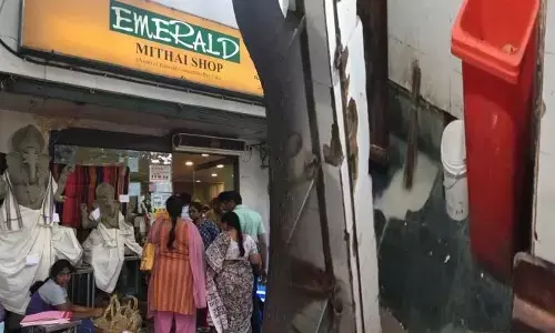కెమికల్స్‌తో స్వీట్స్.. ఎమరాల్డ్‌ స్వీట్‌ హౌస్‌లో ఫుడ్ సేఫ్టీ అధికారుల తనిఖీల్లో షాకింగ్ విషయాలు