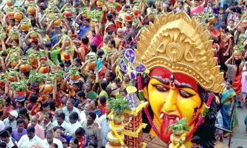 బోనాల స్పెషల్ : బల్కంపేట ఎల్లమ్మ గురించి ఒళ్ళు గగుర్లు పొడిచే ముచ్చట్లు ఇవే!