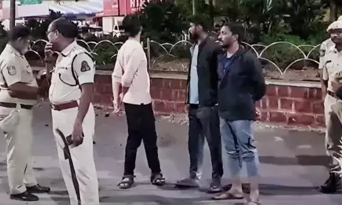 BREAKING: హైదరాబాద్ నాంపల్లిలో కాల్పుల కలకలం