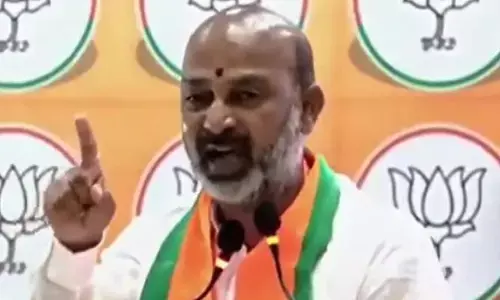 BREAKING: నిరుద్యోగులపై కాంగ్రెస్ నిర్భంధకాండ చేస్తోంది: బండి సంజయ్ ఘాటు వ్యాఖ్యలు