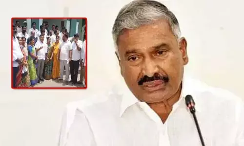 మాజీ మంత్రి పెద్దిరెడ్డికి భారీ షాక్..ప్రధాన అనుచరులు మూకుమ్మడి రాజీనామా
