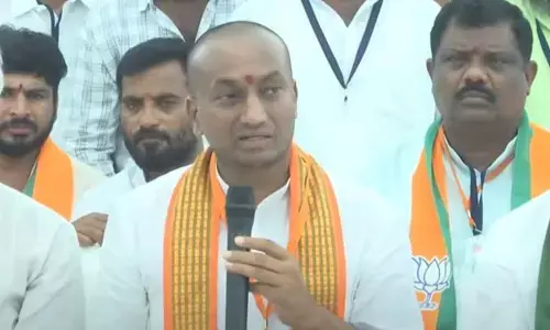 ఆ రిటైర్డ్ పోలీసు వల్లే నిరుద్యోగులకు కష్టాలు.. ఎంపీ రఘునందన్ రావు విమర్శలు