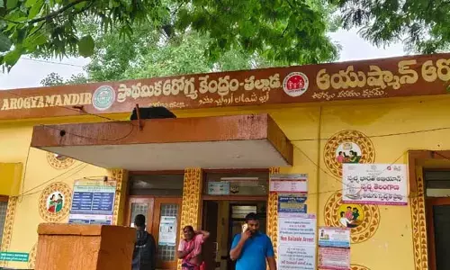 రీల్స్ చూస్తూ స్టాఫ్ నర్స్ నిర్లక్ష్యం.. పురిటి బిడ్డ బలి