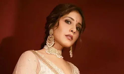 Raashii Khanna : శిల్పంలా అందాల రాశి ఖన్నా