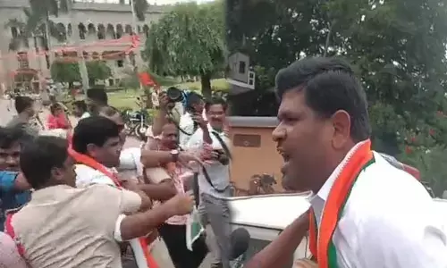 ఓయూలో ఉద్రిక్తత! నిరుద్యోగులను తప్పుదోవ పట్టిస్తున్న కేటీఆర్: చనగాని దయాకర్