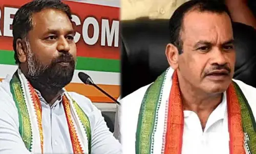మంత్రి కోమటిరెడ్డి కాళ్లు మొక్కిన అద్దంకి దయాకర్.. వీడియో వైరల్..!