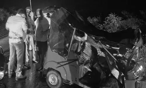 ఘోర రోడ్డు ప్రమాదం.. అక్కడికక్కడే ముగ్గురు మృతి
