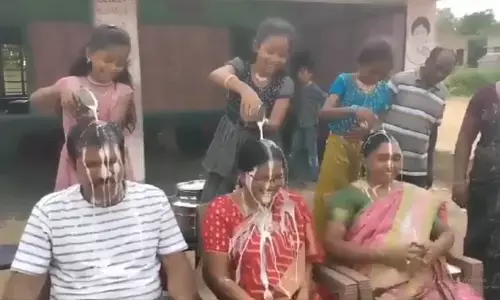 Trending: గురు, శిష్యుల బంధానికి కొత్త భాష్యం.. బదిలీపై వెళ్తున్న టీచర్లకు విద్యార్థుల క్షీరాభిషేకం